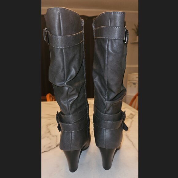 NWOT Ardene grey boots, size 7 - Picture 3 of 6